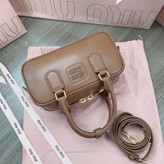 MiuMiu D886930 MiuMiu D886930