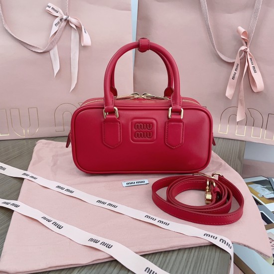 MiuMiu D886930 MiuMiu D886930