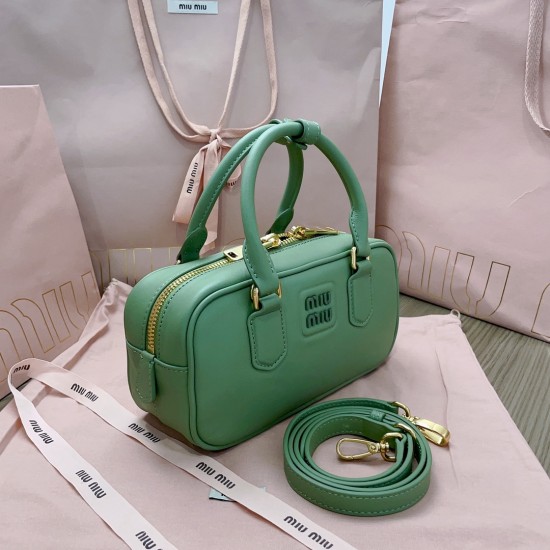 MiuMiu D886930 MiuMiu D886930