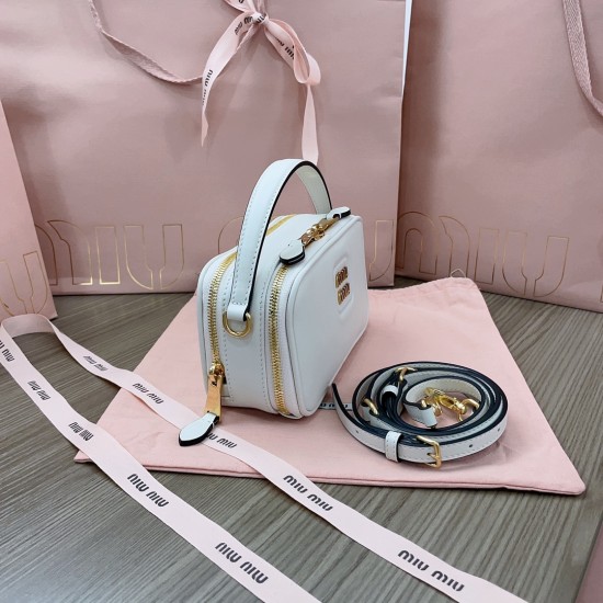 MiuMiu D886860 MiuMiu D886860