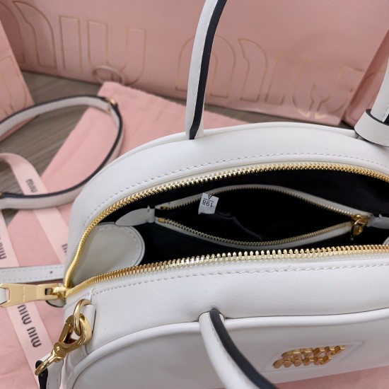 MiuMiu D886890 MiuMiu D886890