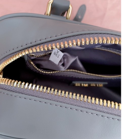 MiuMiu D886930 MiuMiu D886930
