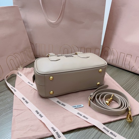 MiuMiu D886930 MiuMiu D886930
