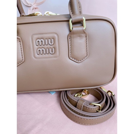 MiuMiu D886930 MiuMiu D886930