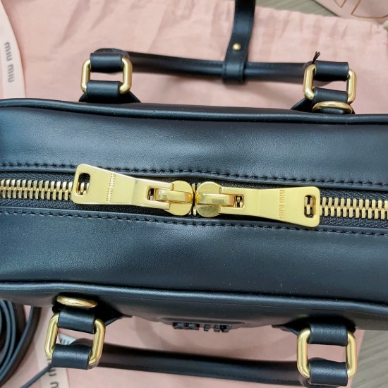 MiuMiu D886930 MiuMiu D886930