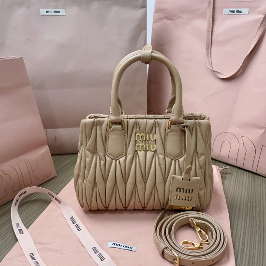 MiuMiu D886980 MiuMiu D886980