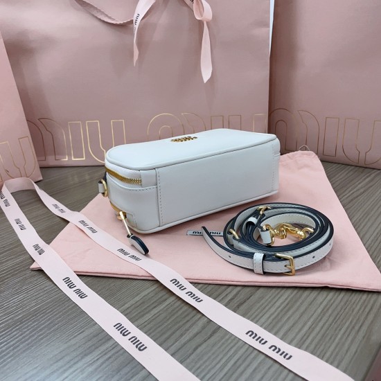MiuMiu D886860 MiuMiu D886860