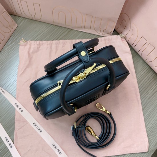 MiuMiu D886930 MiuMiu D886930