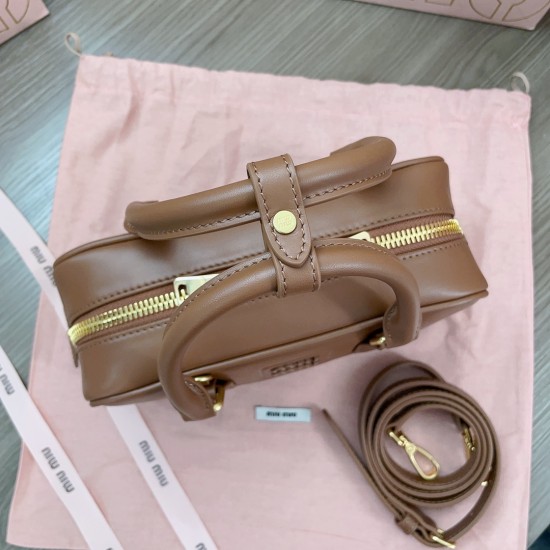 MiuMiu D886930 MiuMiu D886930