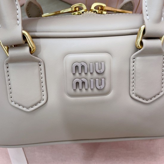 MiuMiu D886930 MiuMiu D886930