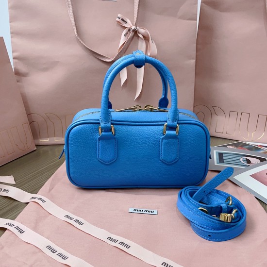 MiuMiu D886930 MiuMiu D886930