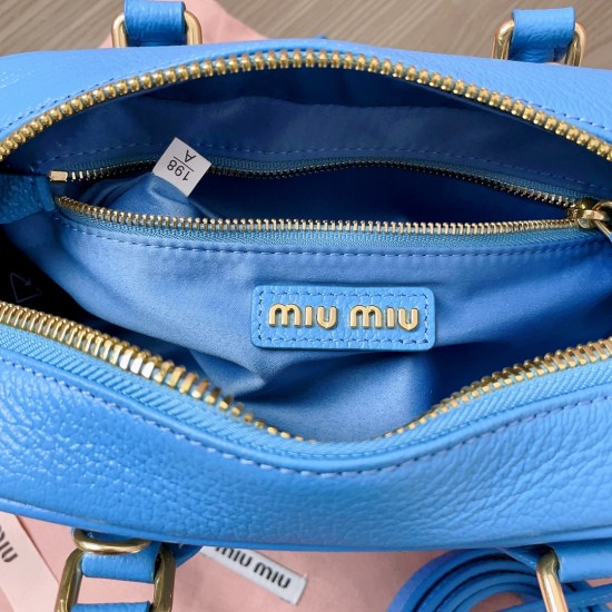 MiuMiu D886930 MiuMiu D886930