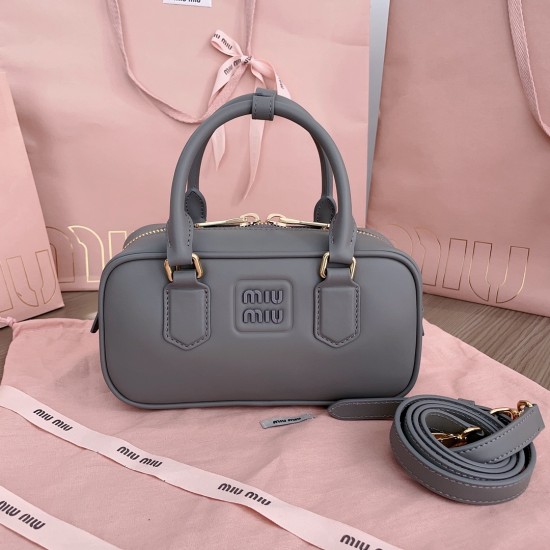 MiuMiu D886930 MiuMiu D886930