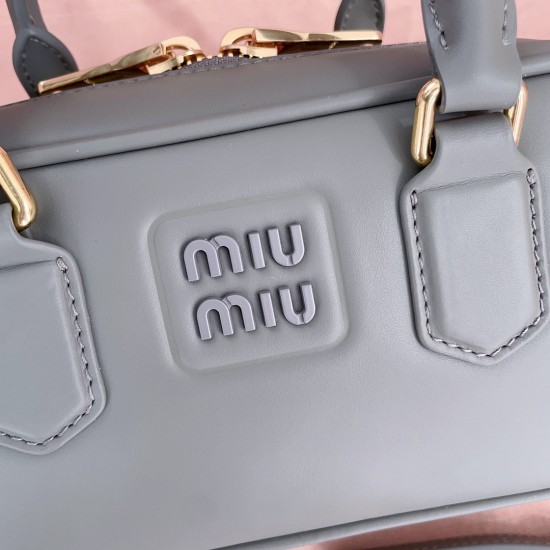 MiuMiu D886930 MiuMiu D886930