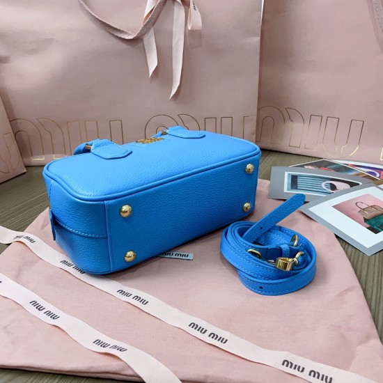 MiuMiu D886930 MiuMiu D886930
