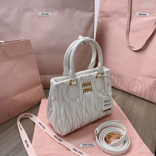 MiuMiu D886980 MiuMiu D886980