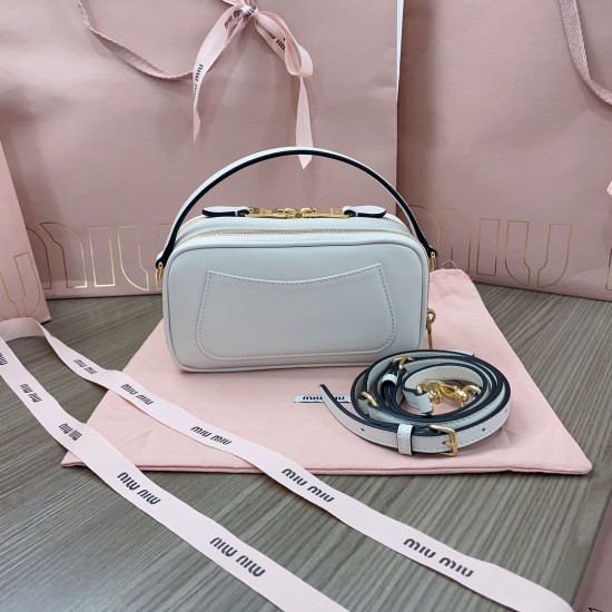 MiuMiu D886860 MiuMiu D886860