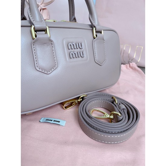 MiuMiu D886930 MiuMiu D886930
