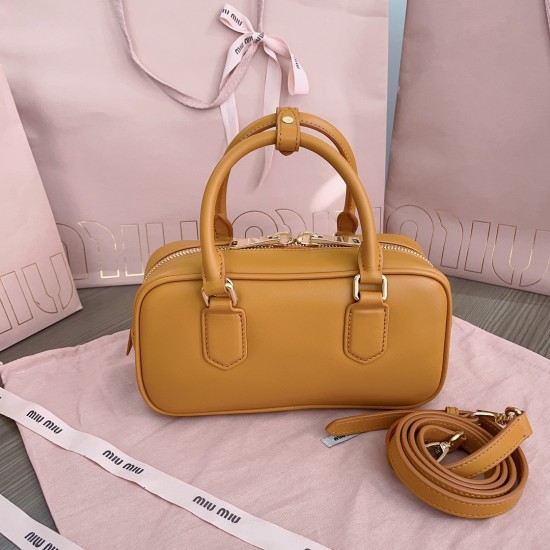 MiuMiu D886930 MiuMiu D886930