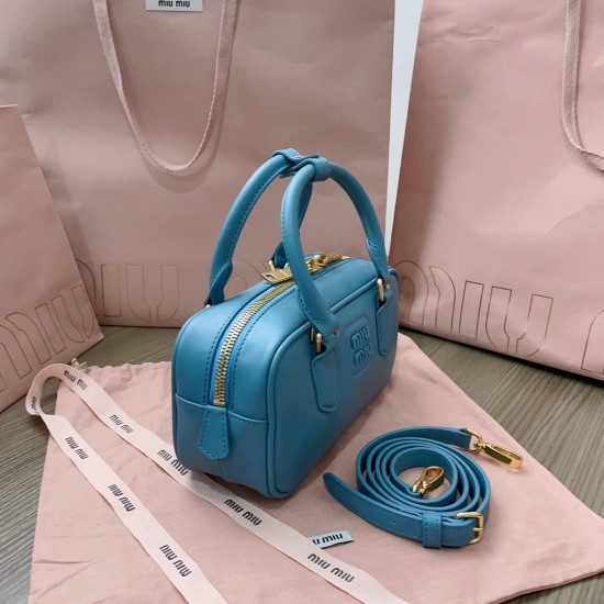 MiuMiu D886930 MiuMiu D886930