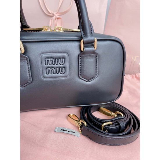 MiuMiu D886930 MiuMiu D886930