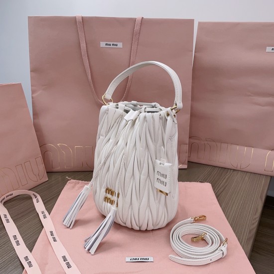 MiuMiu D886930 MiuMiu D886930
