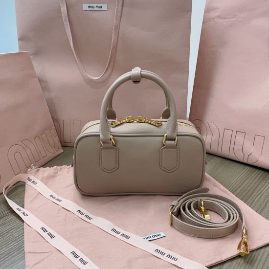 MiuMiu D886930 MiuMiu D886930