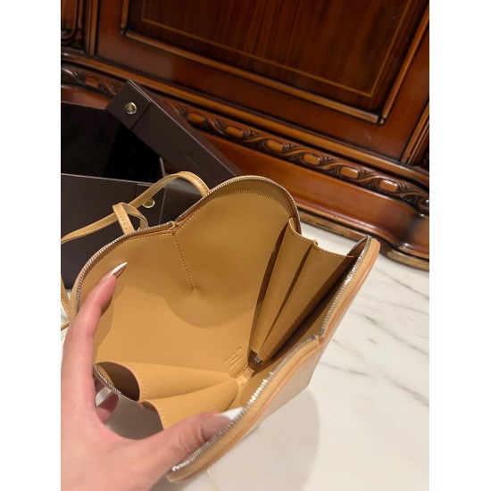 ALAIA 06 ALAIA 06