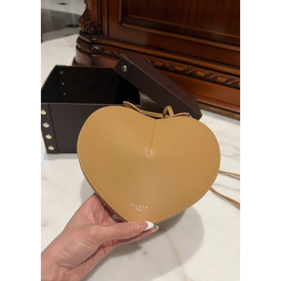 ALAIA 06 ALAIA 06