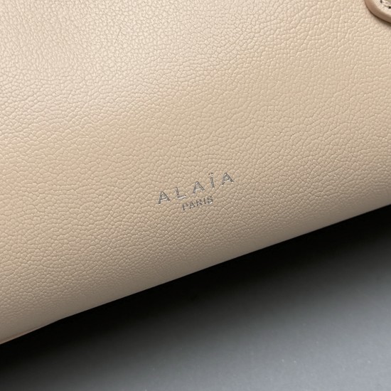 ALAIA 19 ALAIA 19