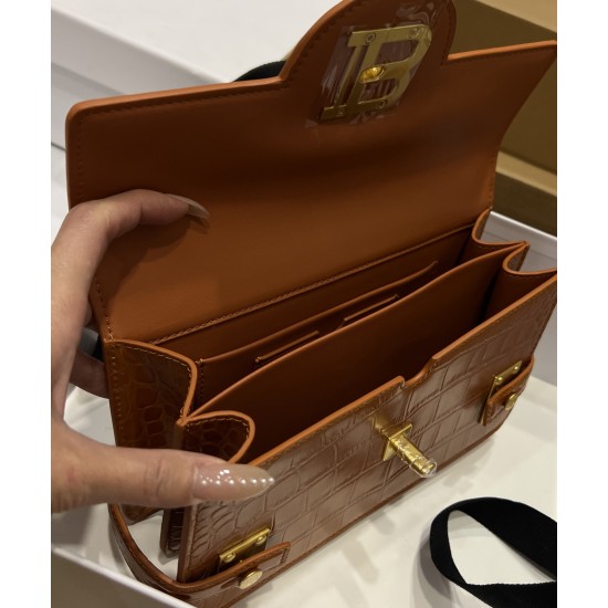 BALMAIN 17 BALMAIN 17