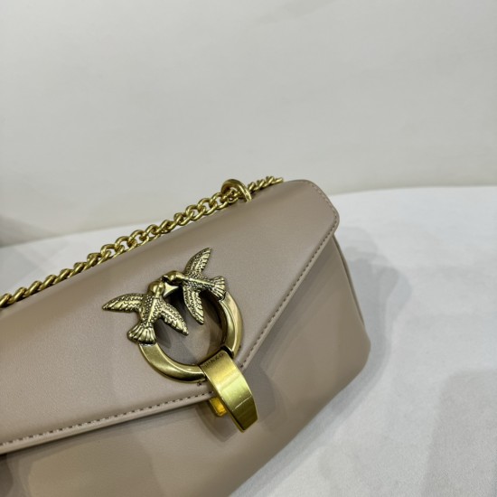 Pinko bags iten No：  price： 60 US dollar