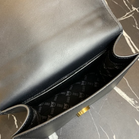 Pinko bag iten No: 66601 price:75 US dollar Pinko bag iten No: 66601 price:75 US dollar