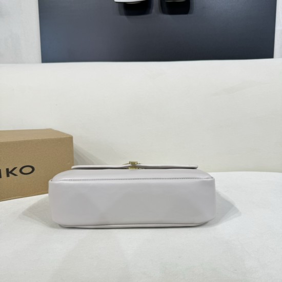 Pinko bags iten No：  price： 60 US dollar