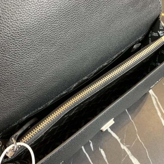 Pinko bag iten No:66606 price:75/80 US dollar Pinko bag iten No:66606 price:75/80 US dollar