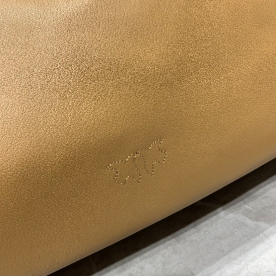 Pinko bag iten No:H021030 price:105 US dollar Pinko bag iten No:H021030 price:105 US dollar