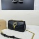 Pinko bags iten No：  price： 60 US dollar