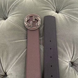 w12280 两色双面小牛皮腰带。配饰继续引领Gucci全新系列的潮流，以独具匠心的丰富细节和实用功能演绎出众品质。皮带宽度4.0CM。w12290