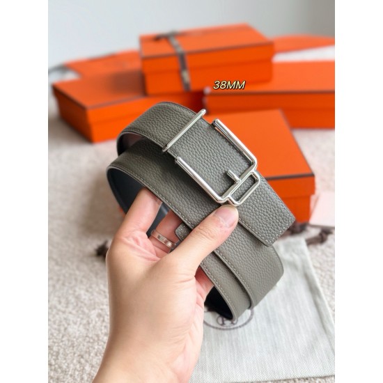 ❤️款 Volte-face 精品五金 搭配进口togo皮 宽度38MM 以其精湛工艺高品质材料和经典设计备受推崇 是男士腰带顶级选择 简约大气 适合商务和休闲场合 产品手感细腻 不仅是实用配饰 更是