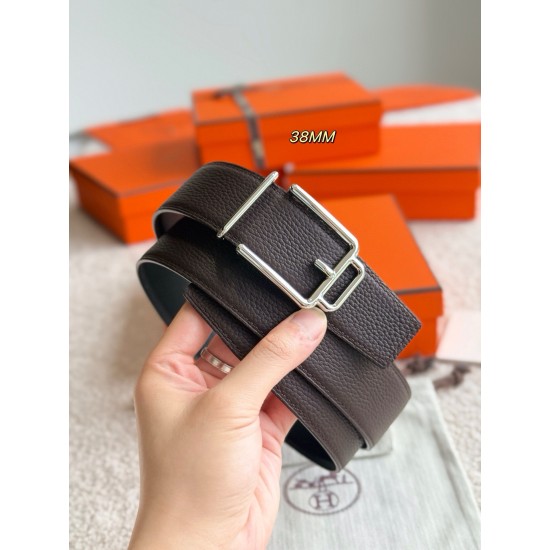 ❤️款 Volte-face 精品五金 搭配进口togo皮 宽度38MM 以其精湛工艺高品质材料和经典设计备受推崇 是男士腰带顶级选择 简约大气 适合商务和休闲场合 产品手感细腻 不仅是实用配饰 更是