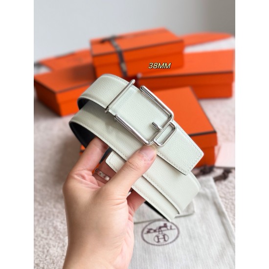 ❤️款 Volte-face 精品五金 搭配进口togo皮 宽度38MM 以其精湛工艺高品质材料和经典设计备受推崇 是男士腰带顶级选择 简约大气 适合商务和休闲场合 产品手感细腻 不仅是实用配饰 更是