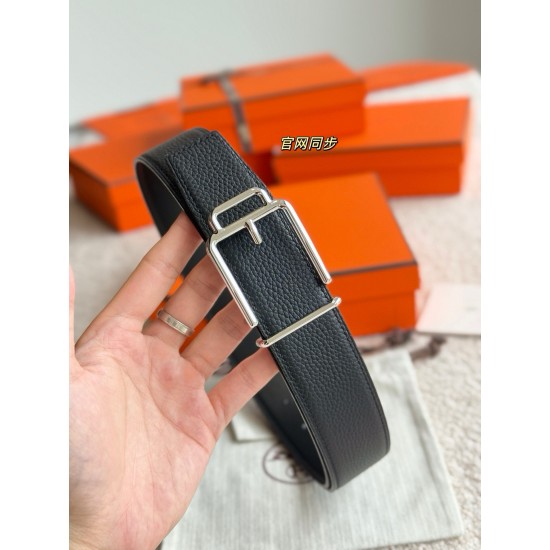 ❤️款 Volte-face 精品五金 搭配进口togo皮 宽度38MM 以其精湛工艺高品质材料和经典设计备受推崇 是男士腰带顶级选择 简约大气 适合商务和休闲场合 产品手感细腻 不仅是实用配饰 更是 ❤️款 Volte-face 精品五金 搭配进口togo皮 宽度38MM 以其精湛工艺高品质材料和经典设计备受推崇 是男士腰带顶级选择 简约大气 适合商务和休闲场合 产品手感细腻 不仅是实用配饰 更是
