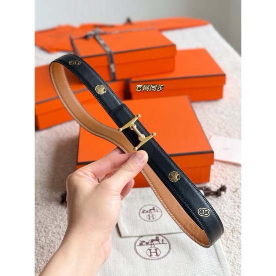 ❤️新款❤️ MORS H 精品五金 搭配进口epsom皮 宽度24MM Hermes女款腰带以其精湛工艺高品质材料和经典设计备受推崇 是女士腰带顶级选择 简约大气 产品手感细腻 不仅是实用配饰 更能 ❤️新款❤️ MORS H 精品五金 搭配进口epsom皮 宽度24MM Hermes女款腰带以其精湛工艺高品质材料和经典设计备受推崇 是女士腰带顶级选择 简约大气 产品手感细腻 不仅是实用配饰 更能