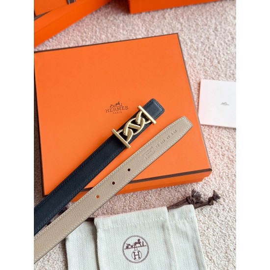 MY H 精品五金 搭配进口epsom皮 宽度24MM Hermes女款腰带以其精湛工艺高品质材料和经典设计备受推崇 是女士腰带顶级选择 简约大气 产品手感细腻 不仅是实用配饰 更能为整体造型增添亮点 MY H 精品五金 搭配进口epsom皮 宽度24MM Hermes女款腰带以其精湛工艺高品质材料和经典设计备受推崇 是女士腰带顶级选择 简约大气 产品手感细腻 不仅是实用配饰 更能为整体造型增添亮点