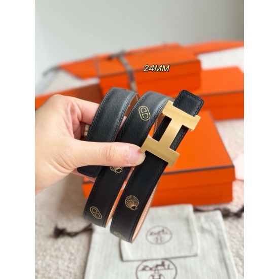 ❤️新款❤️ MINI CONSTANCE 精品五金 搭配进口epsom皮 宽度24MM Hermes女款腰带以其精湛工艺高品质材料和经典设计备受推崇 是女士腰带顶级选择 简约大气 产品手感细腻 不仅 ❤️新款❤️ MINI CONSTANCE 精品五金 搭配进口epsom皮 宽度24MM Hermes女款腰带以其精湛工艺高品质材料和经典设计备受推崇 是女士腰带顶级选择 简约大气 产品手感细腻 不仅
