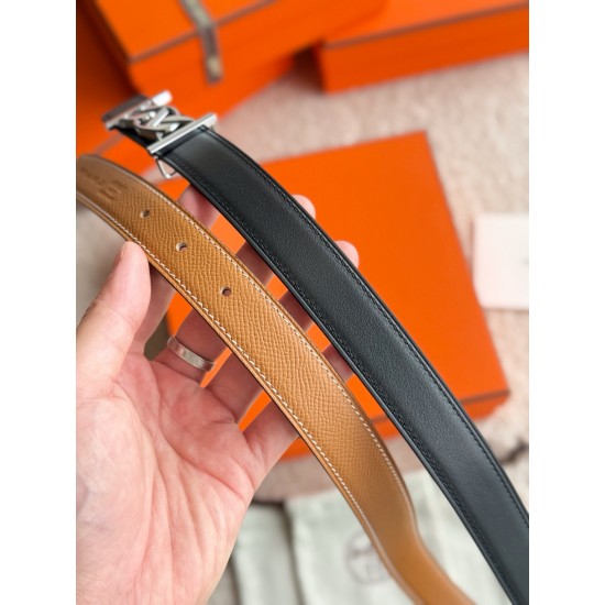 MY H 精品五金 搭配进口epsom皮 宽度24MM Hermes女款腰带以其精湛工艺高品质材料和经典设计备受推崇 是女士腰带顶级选择 简约大气 产品手感细腻 不仅是实用配饰 更能为整体造型增添亮点 MY H 精品五金 搭配进口epsom皮 宽度24MM Hermes女款腰带以其精湛工艺高品质材料和经典设计备受推崇 是女士腰带顶级选择 简约大气 产品手感细腻 不仅是实用配饰 更能为整体造型增添亮点