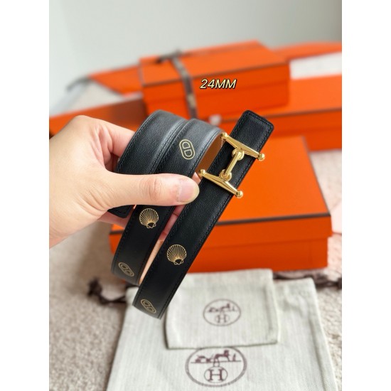 ❤️新款❤️ MORS H 精品五金 搭配进口epsom皮 宽度24MM Hermes女款腰带以其精湛工艺高品质材料和经典设计备受推崇 是女士腰带顶级选择 简约大气 产品手感细腻 不仅是实用配饰 更能 ❤️新款❤️ MORS H 精品五金 搭配进口epsom皮 宽度24MM Hermes女款腰带以其精湛工艺高品质材料和经典设计备受推崇 是女士腰带顶级选择 简约大气 产品手感细腻 不仅是实用配饰 更能
