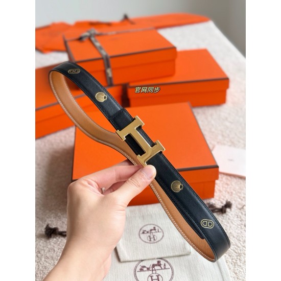 ❤️新款❤️ MINI H 精品五金 搭配进口epsom皮 宽度24MM Hermes女款腰带以其精湛工艺高品质材料和经典设计备受推崇 是女士腰带顶级选择 简约大气 产品手感细腻 不仅是实用配饰 更能