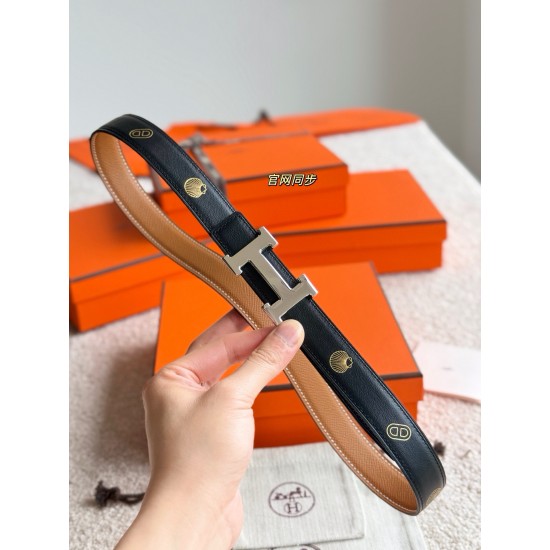 ❤️新款❤️ MINI H 精品五金 搭配进口epsom皮 宽度24MM Hermes女款腰带以其精湛工艺高品质材料和经典设计备受推崇 是女士腰带顶级选择 简约大气 产品手感细腻 不仅是实用配饰 更能 ❤️新款❤️ MINI H 精品五金 搭配进口epsom皮 宽度24MM Hermes女款腰带以其精湛工艺高品质材料和经典设计备受推崇 是女士腰带顶级选择 简约大气 产品手感细腻 不仅是实用配饰 更能