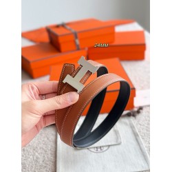 Mini Constance 精品五金 搭配进口togo皮 宽度24MM Hermes女款腰带以其精湛工艺高品质材料和经典设计备受推崇 是女士腰带顶级选择 简约大气 产品手感细腻 不仅是实用配饰 更能